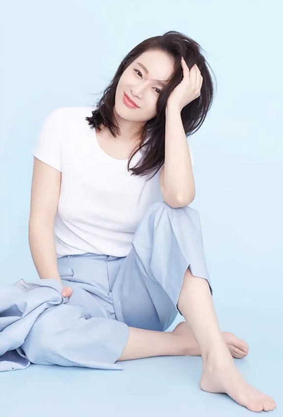 高叶，168cm，也有温柔的一面，就连脚都看着那么温柔，你们看看是不是呢？