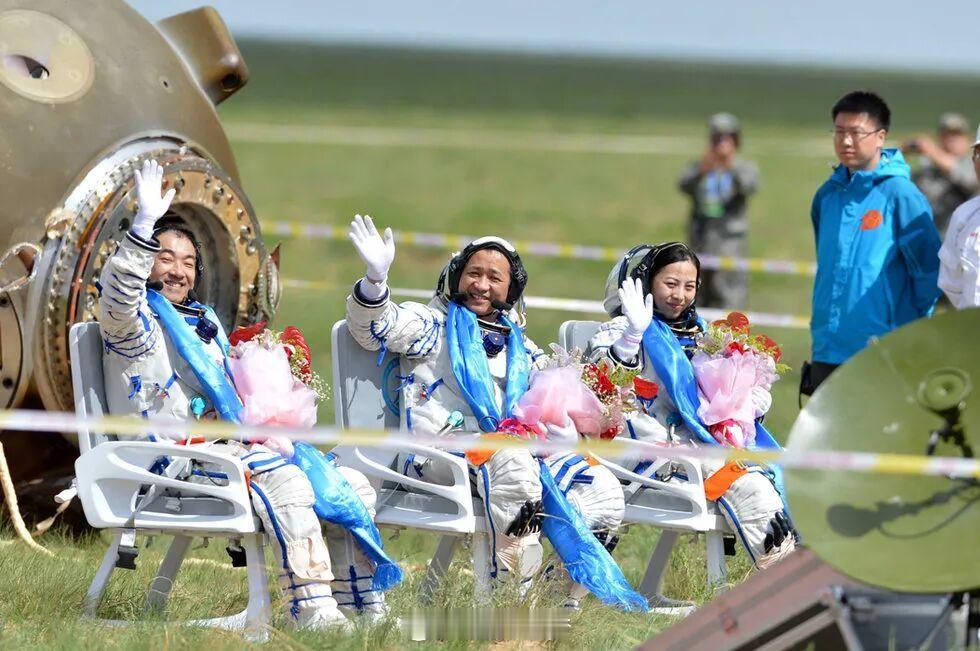 【早安丨航天历史上的今天】2013年6月26日，神舟十号飞船成功返回，聂海胜