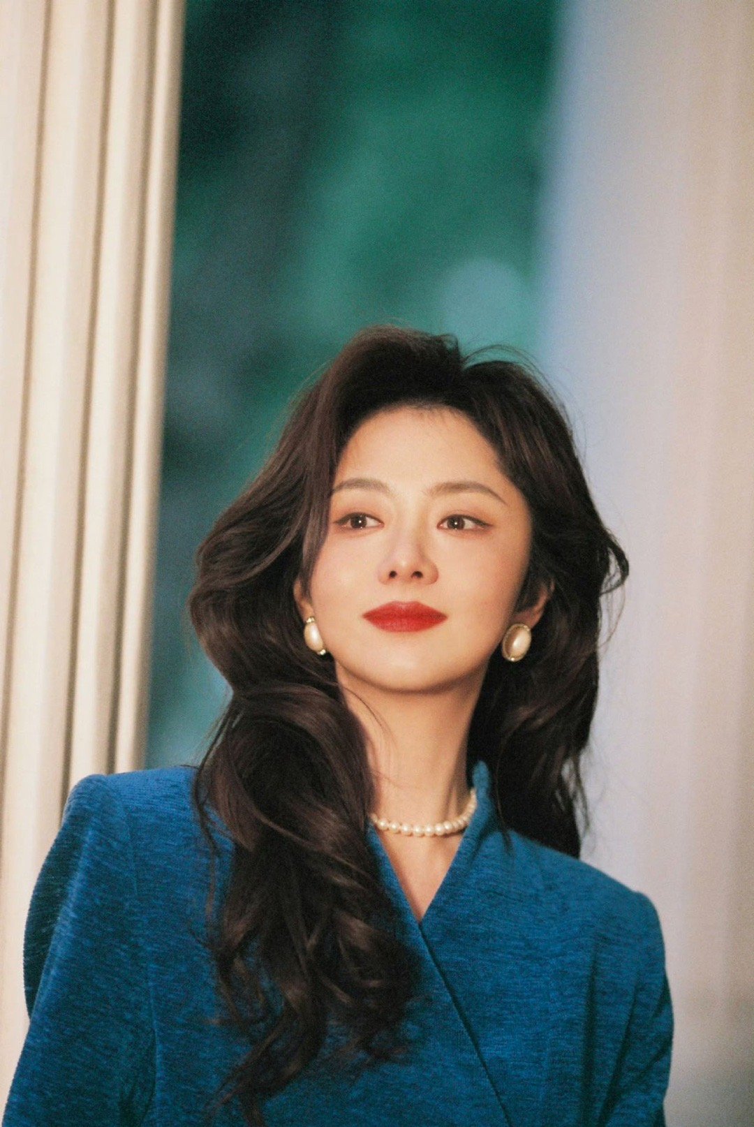 谭松韵别试探了有市场经济上行的美，婉之妈咪这卷发也太温柔了💙💙这个造型爱看，