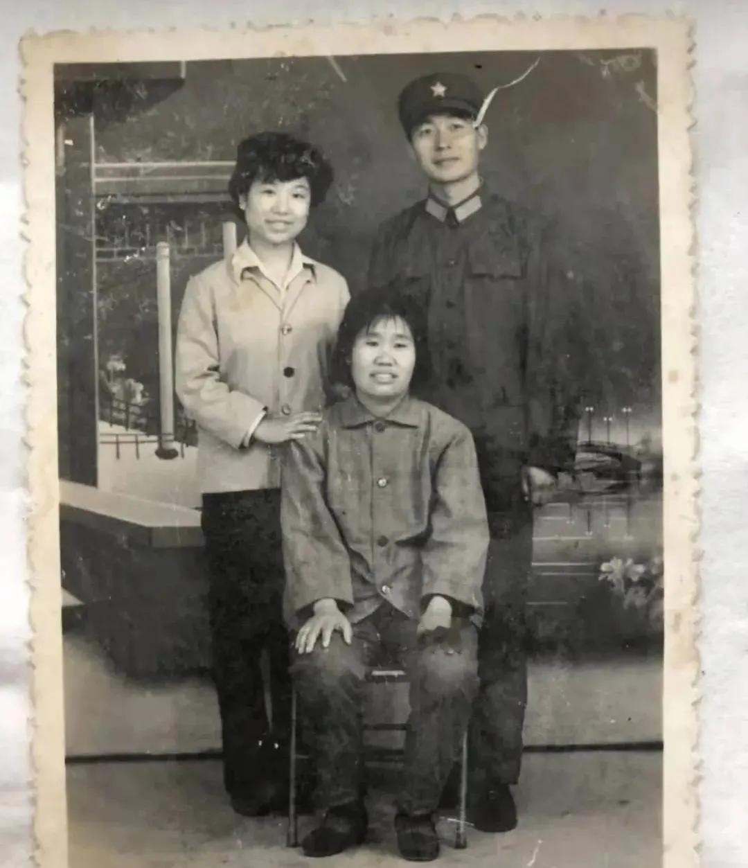 郭希宽年轻时长得一表人才，亲生儿子姚策长得貌似不及父亲，与母亲杜新枝如出一辙。