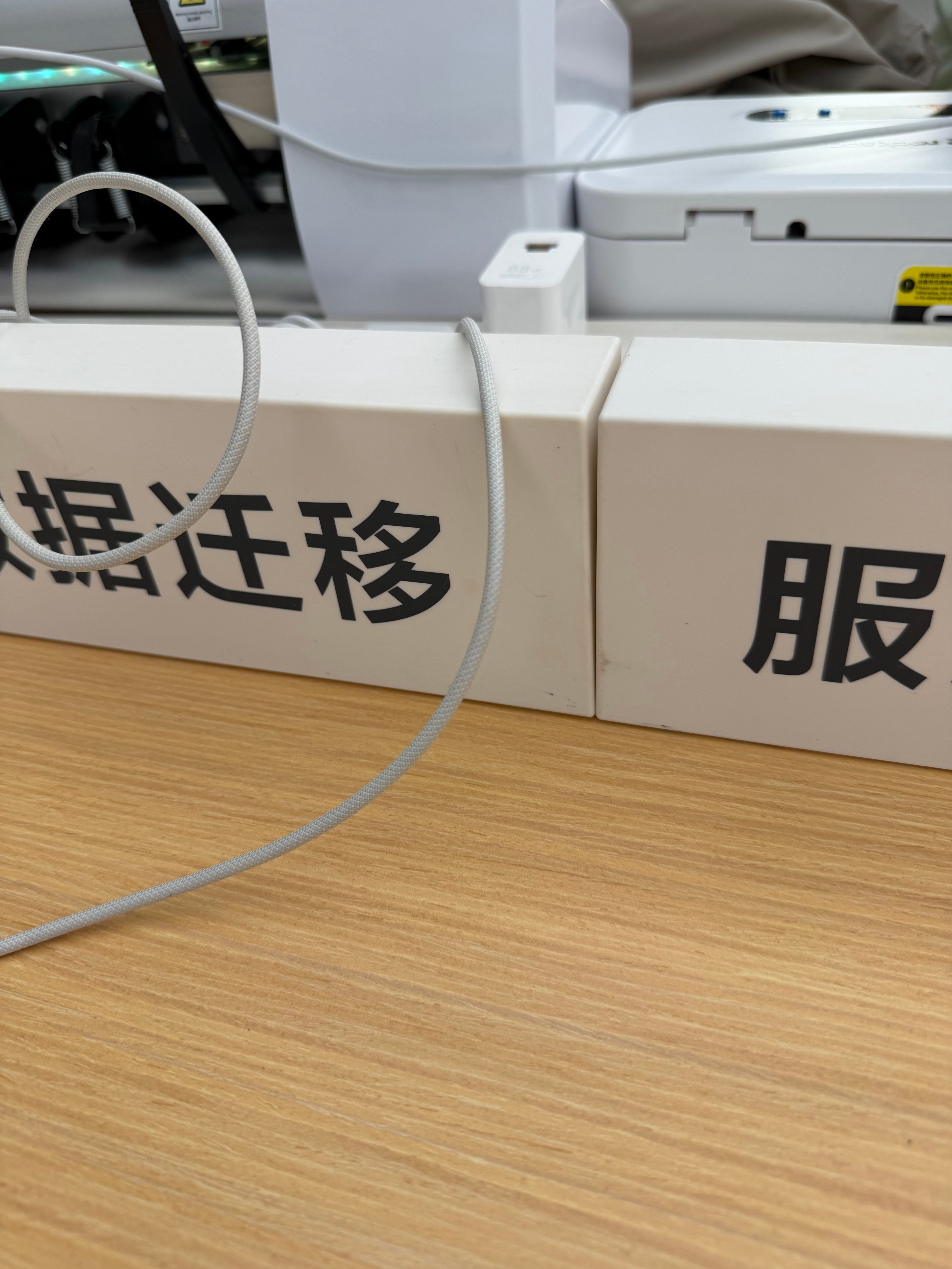 来华为手机充个电碰到一个阿姨给老爸买手机，买的purexmax阿姨大概50多