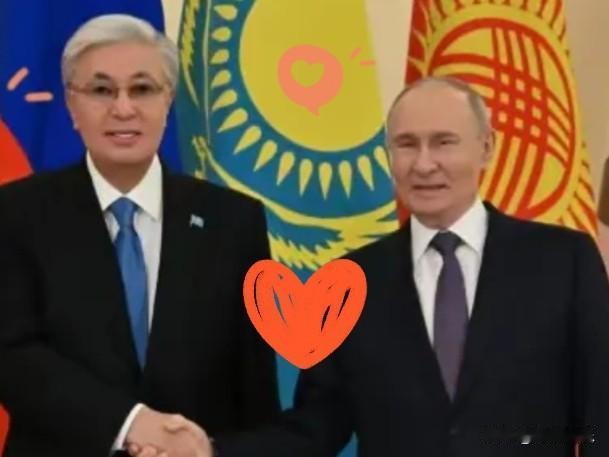 托卡耶夫这“回旋镖”玩得可真够溜。前脚还在东京跟日本人谈笑风生，顺手就签下了