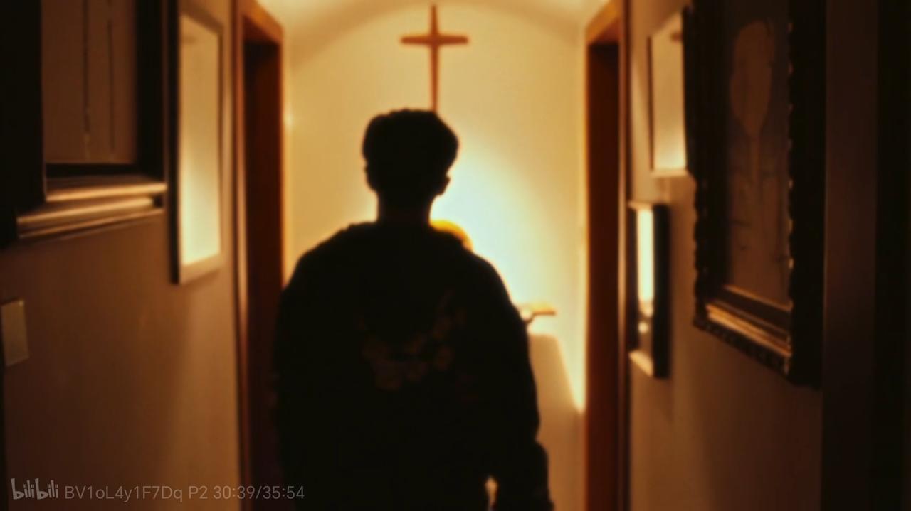 冷知识:张敬轩是一个虔诚的基督教徒，家里摆放着十字架，简介也是“耶和华”这类经文