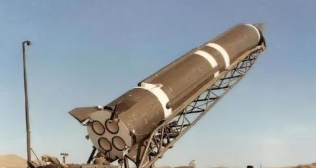 一口气花35亿买东风导弹，又砸150亿请中国驻军，付款极其爽快。谁能想到，在战火