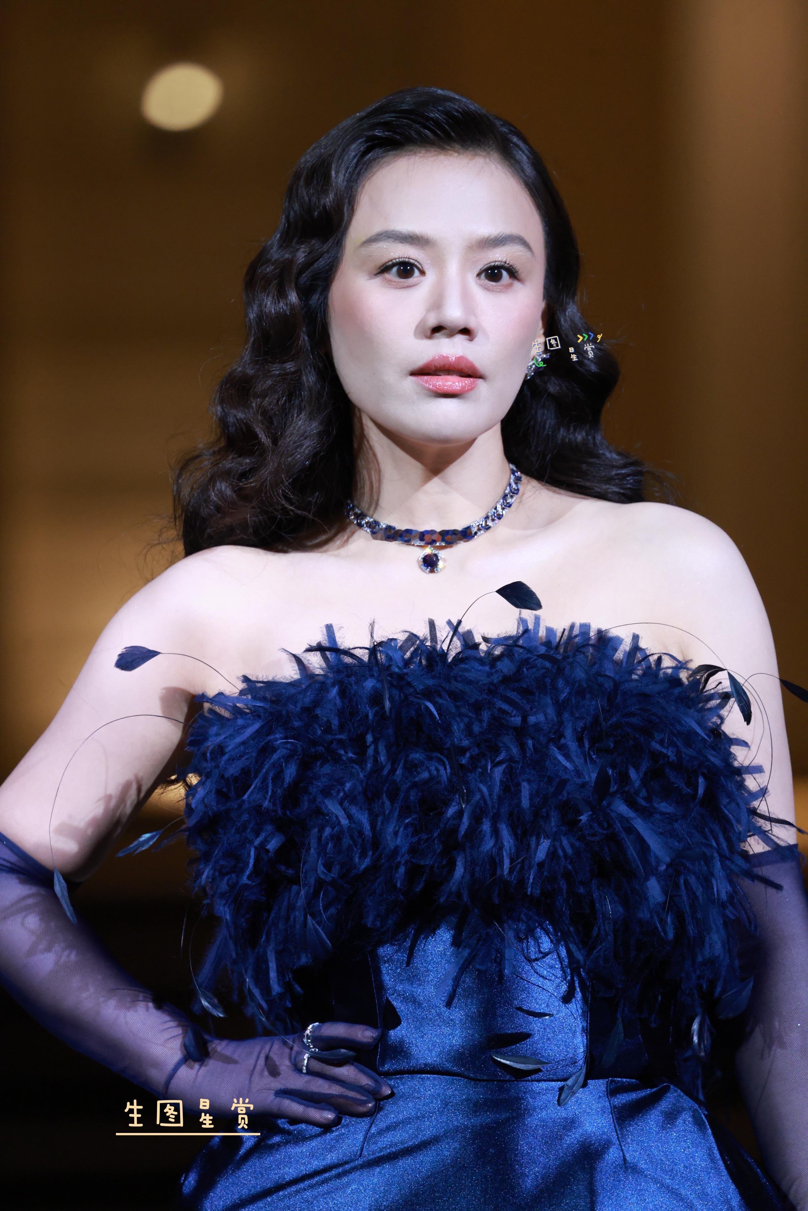马思纯vogue盛典走秀蓝调复古，台步很稳有范💙VOGUE时尚之力盛会马思纯[