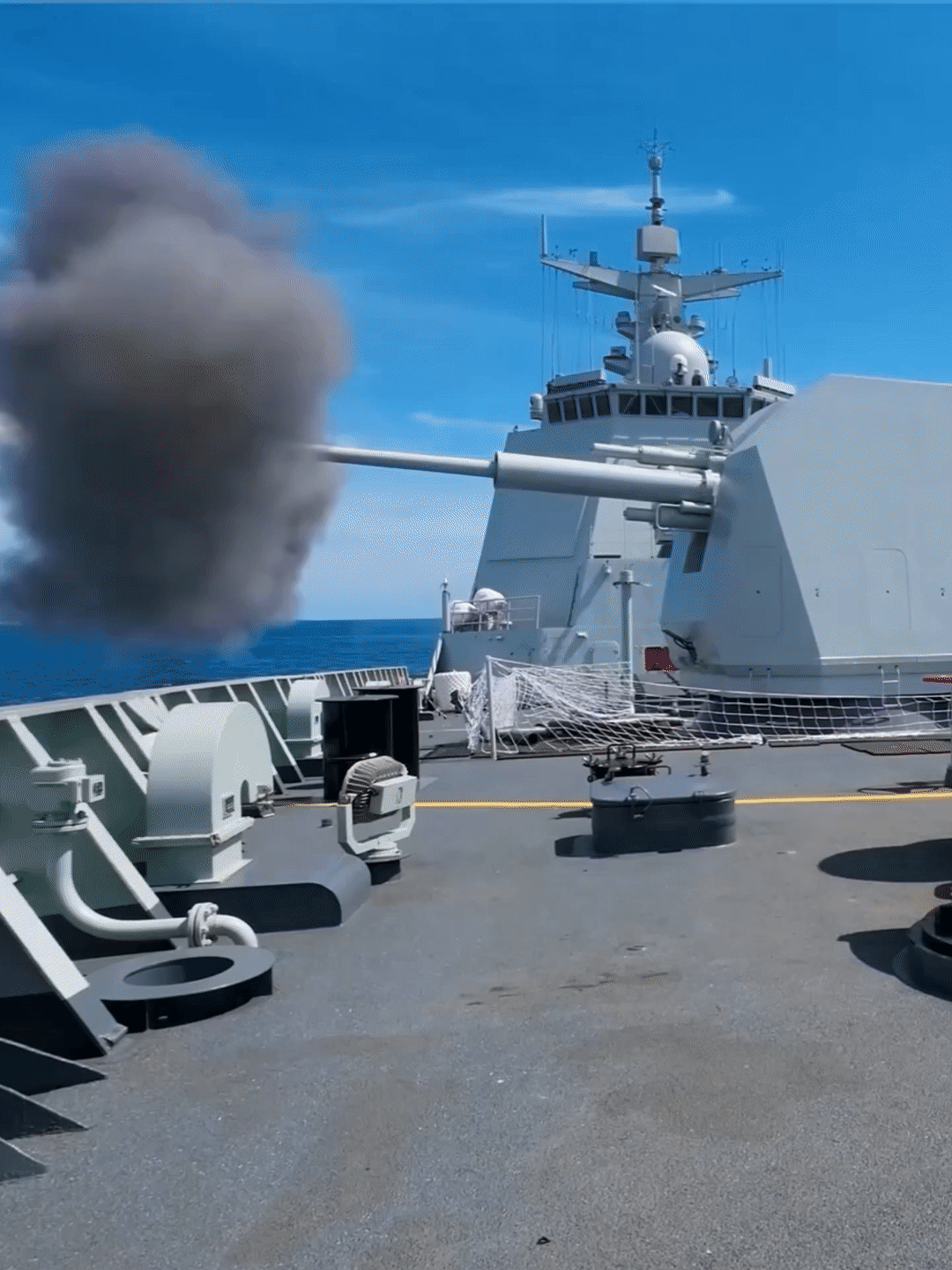 看看新型052D驱逐舰"改娄底"舰主副炮开火、H/PJ-45型单管130毫