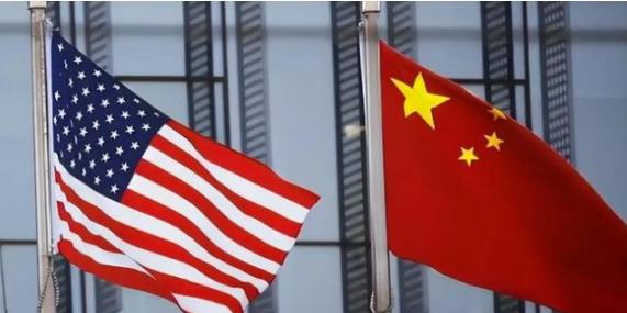 美国手里的绳子,已经勒住中国经济的咽喉;而中国手里的刀,也正对着美国的高科技命脉