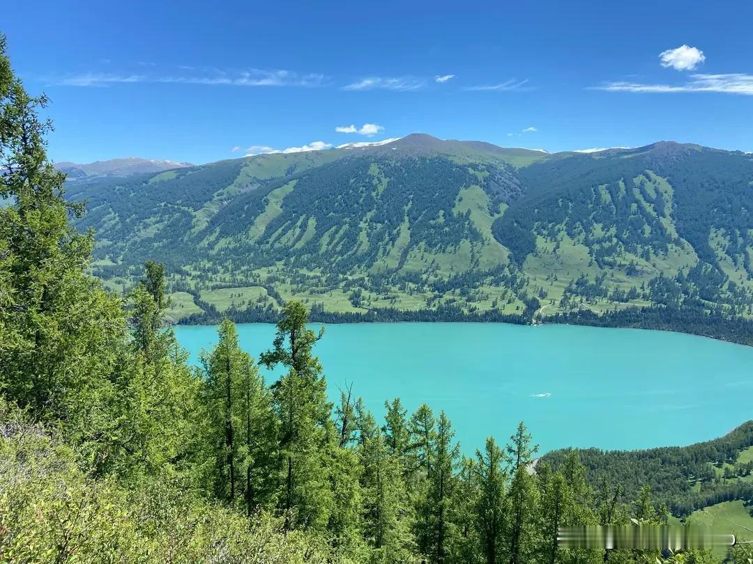 试对一下！😯上联：山林翠，下联：海浪蓝。其二，上联：山林翠，
