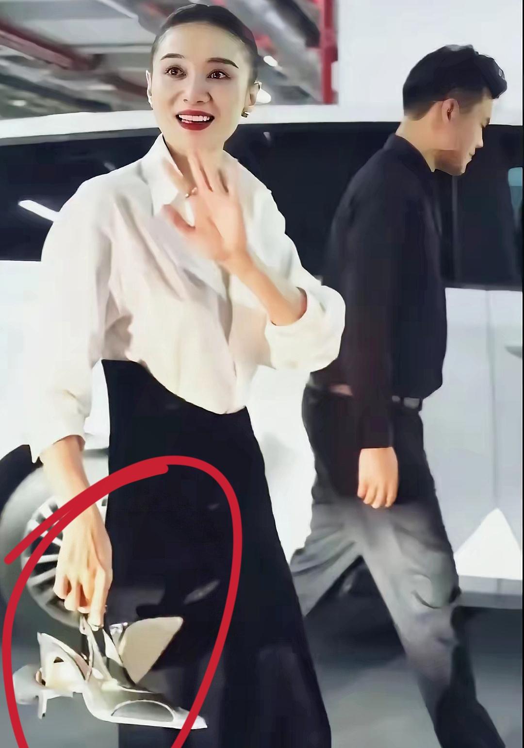 宋佳大家应该都不陌生吧！这两天宋佳参加活动的时候，看到记者有在拍她，她大大