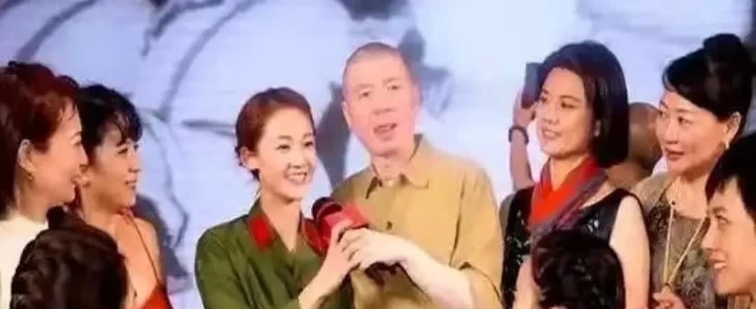冯小刚直言：她太端着了，永远红不了，更别提拿奖了！​