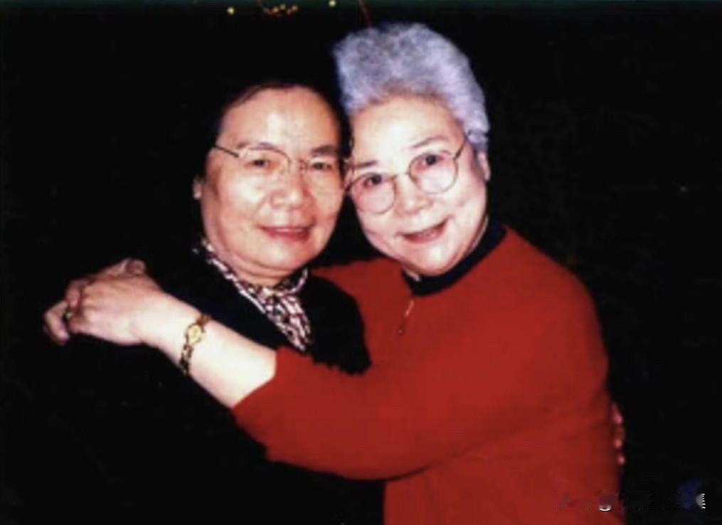 聂荣臻元帅的女儿聂力与人民艺术家田华（右）的合影。早在1941年冬天，年仅13