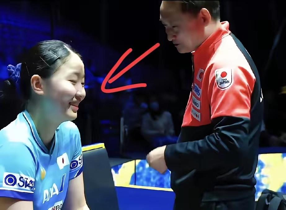 不知道大家发现没？张本美和输给了王艺迪​张本宇第一个反应不是责备，反而是弯腰逗