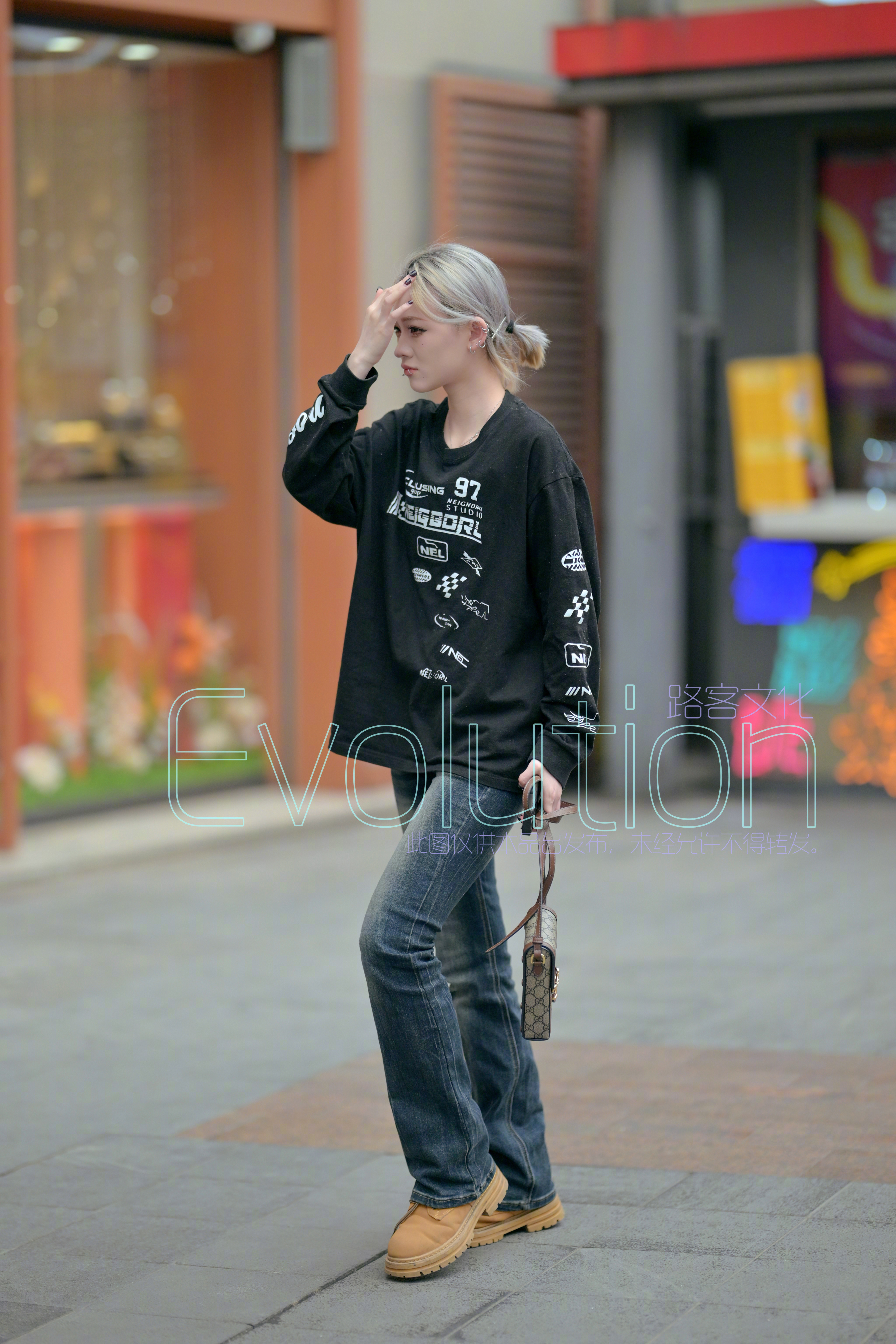 酷酷的小姐姐很厉害的样子耶​​​