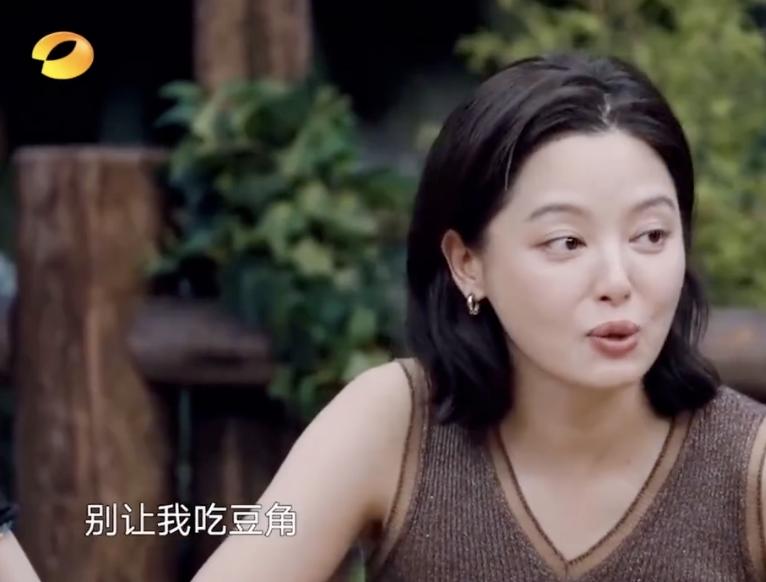 《向往的生活》第八季，辛芷蕾对黄磊贴脸开大。她这次来蘑菇屋，直接就当着黄磊的