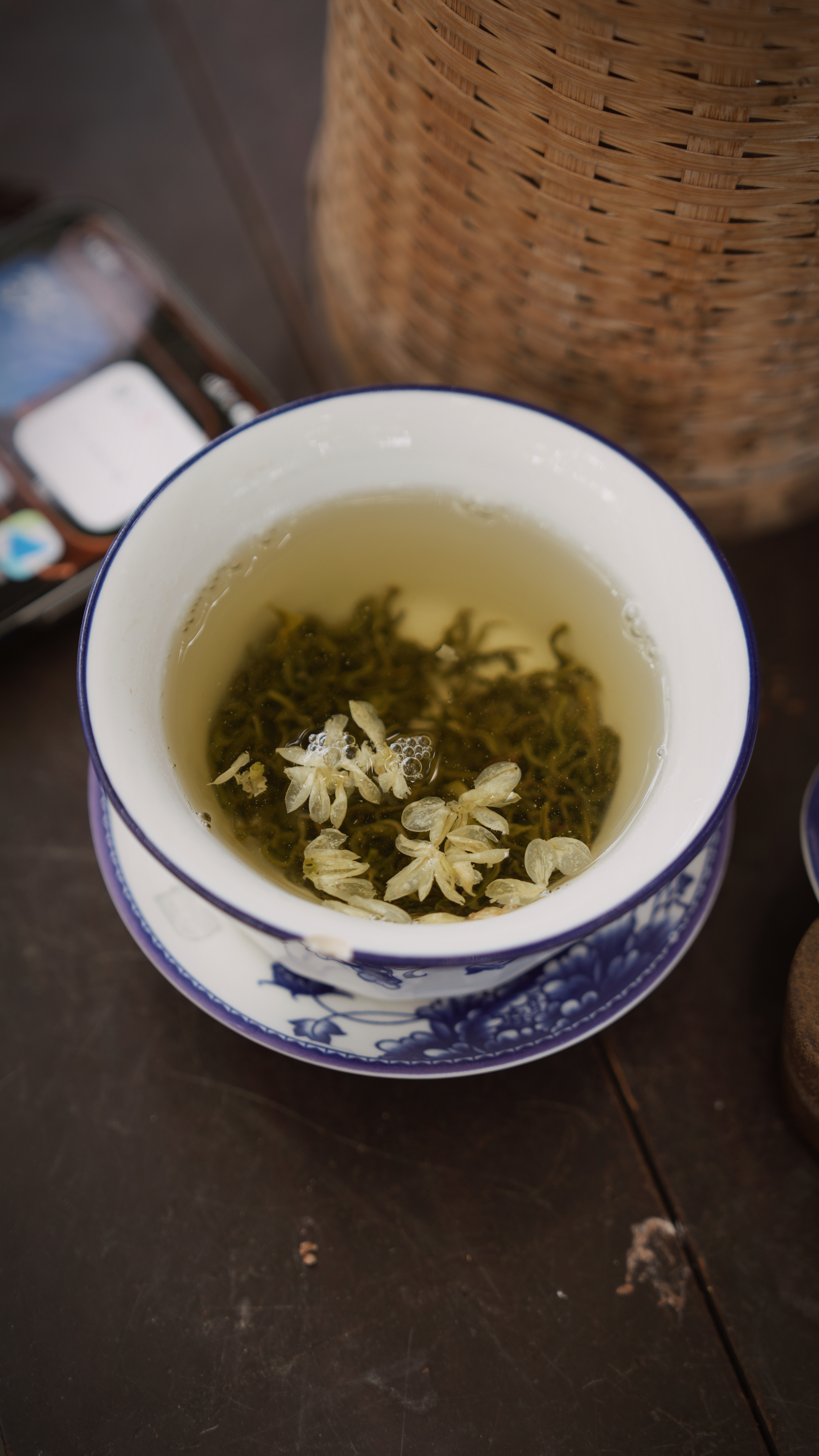 虽然成都户外已经37度了，巨闷热，但，还是得来喝一杯，10块钱成都·永丰茶社