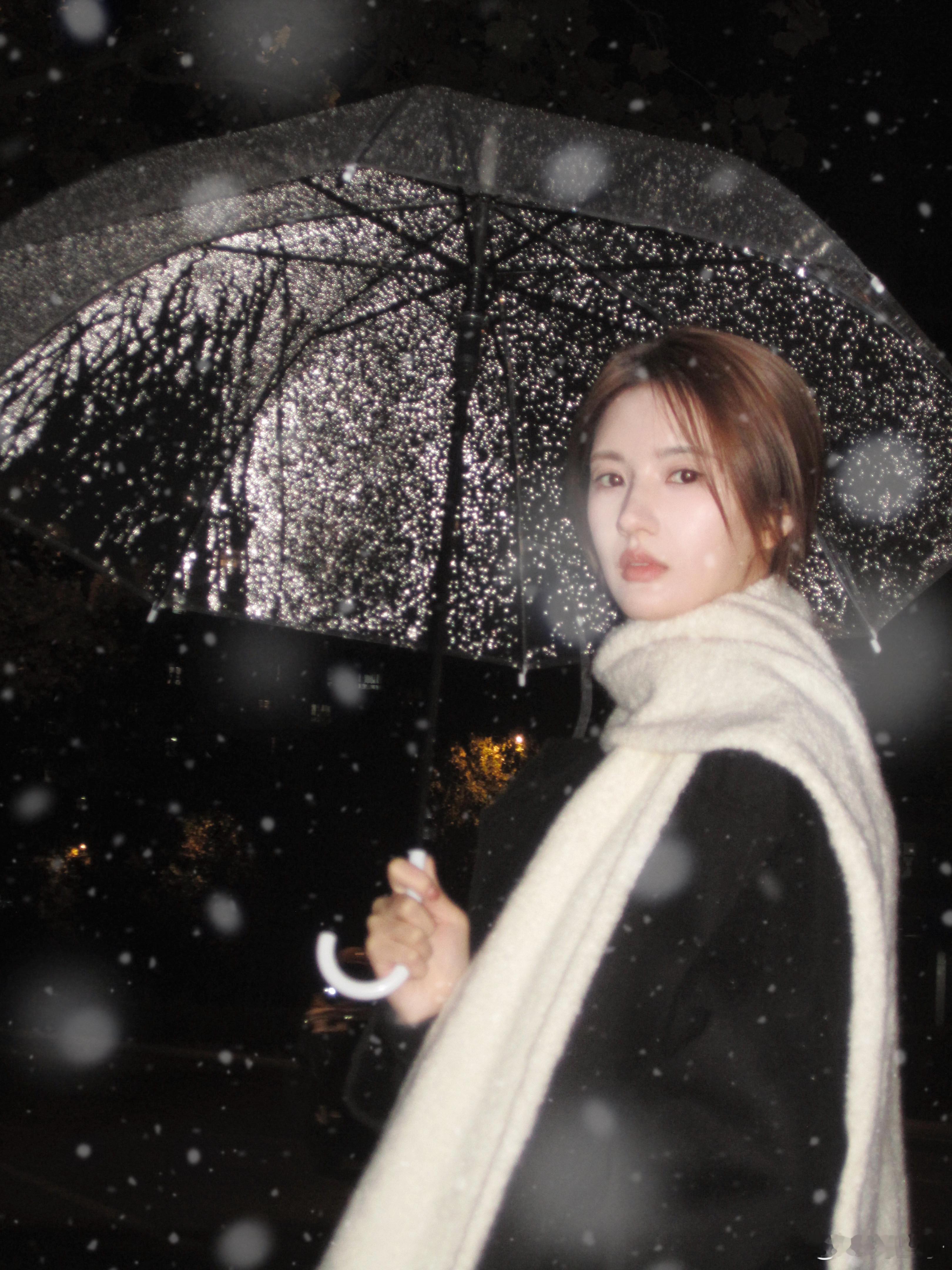 刘些宁又像雨又像雪，其实是水壶～～