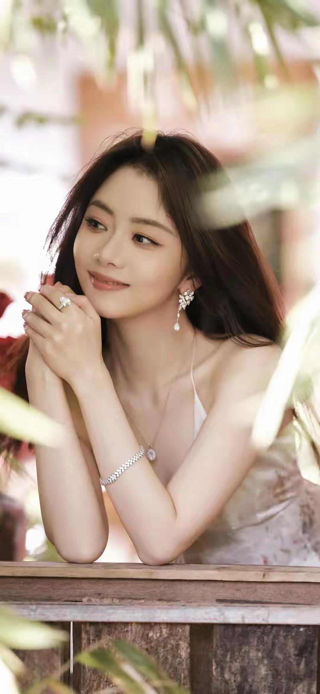 谭松韵天南地北大拜年