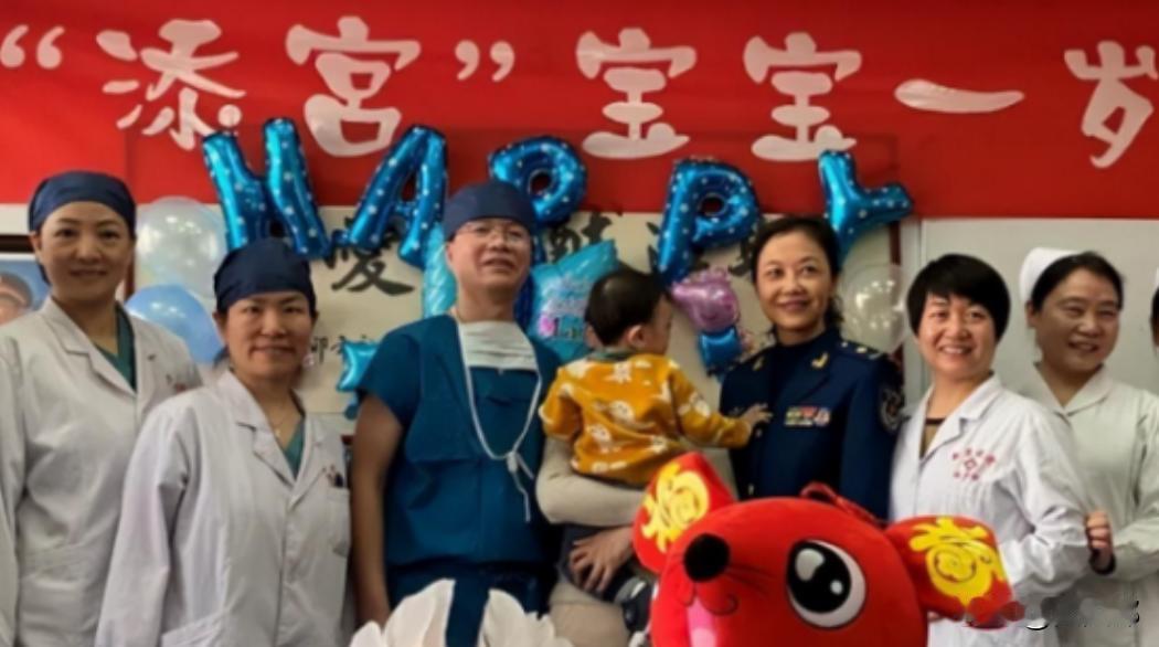 2013年，正值青春年华的杨华，被一纸残酷的医学诊断击碎了人生憧憬。长期生理异常