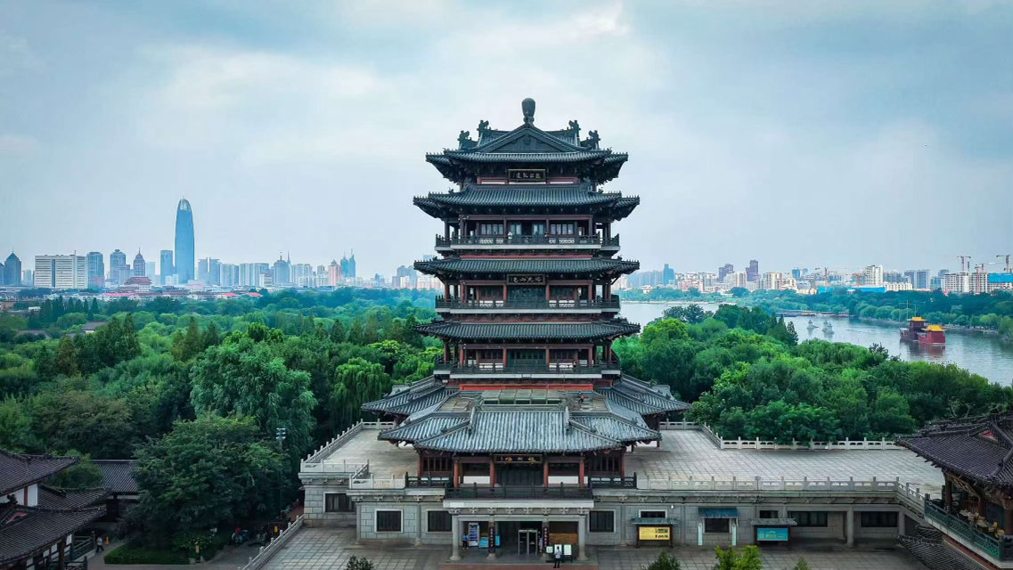 发现宝藏山东，我在大明湖反复心动。你会反复爱上济南如果说济南有什么地方值得一来再