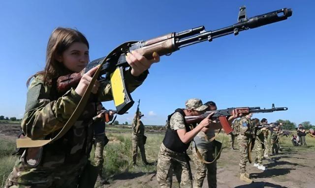 为啥不大规模招募女兵？精准答案只有一个，就是即便90%男人死光了，即便留下10%