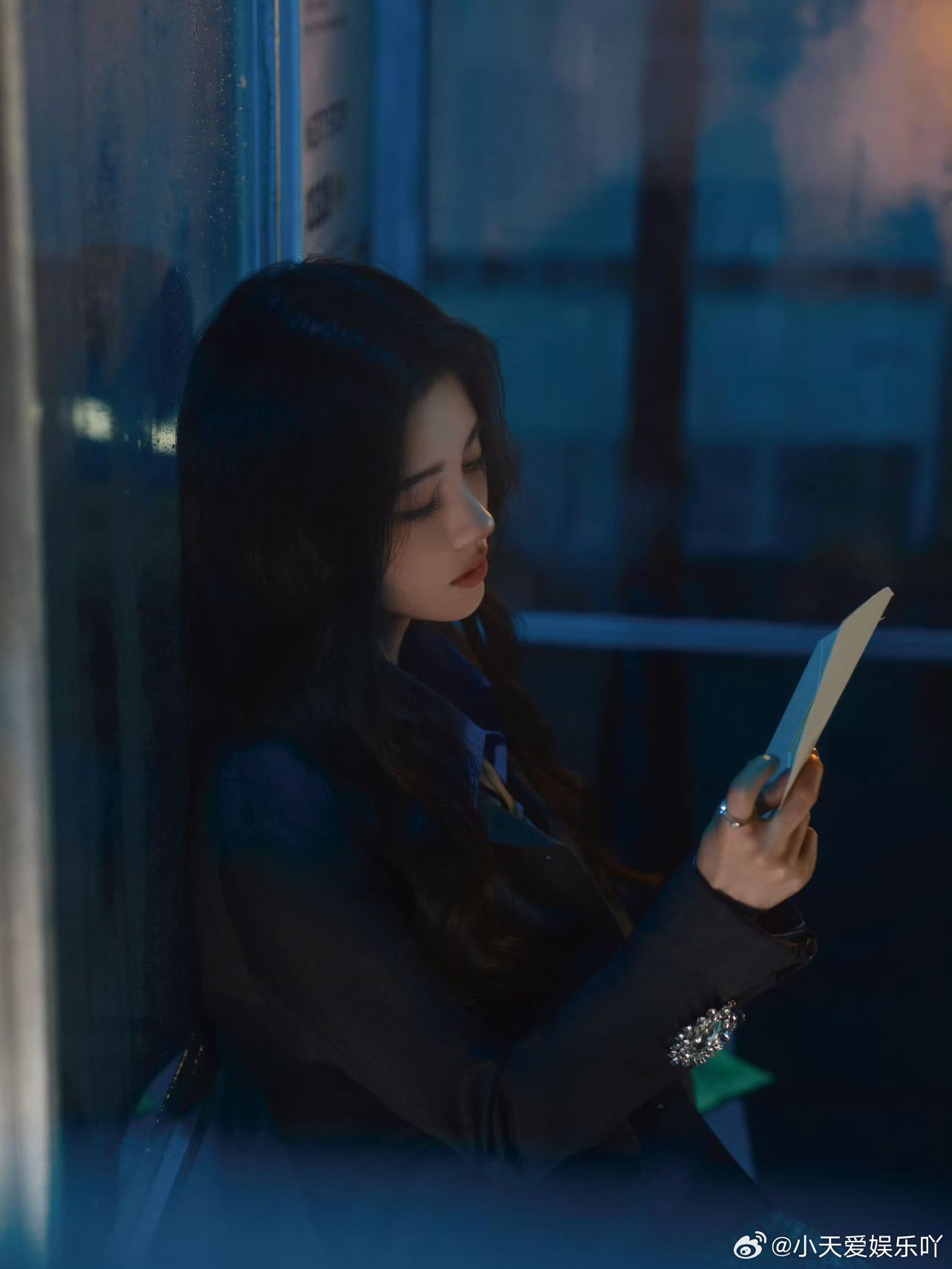 鞠婧祎唱的雨爱刚看完在QQ音乐超级巅峰之夜的《雨爱》，现在脑子里全是她的歌声！