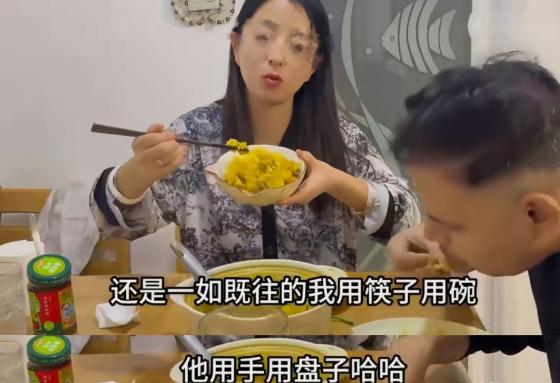 印度这波高温实在离谱，气温直逼50℃。一个娶了中国媳妇的印度大哥，拍视频说了