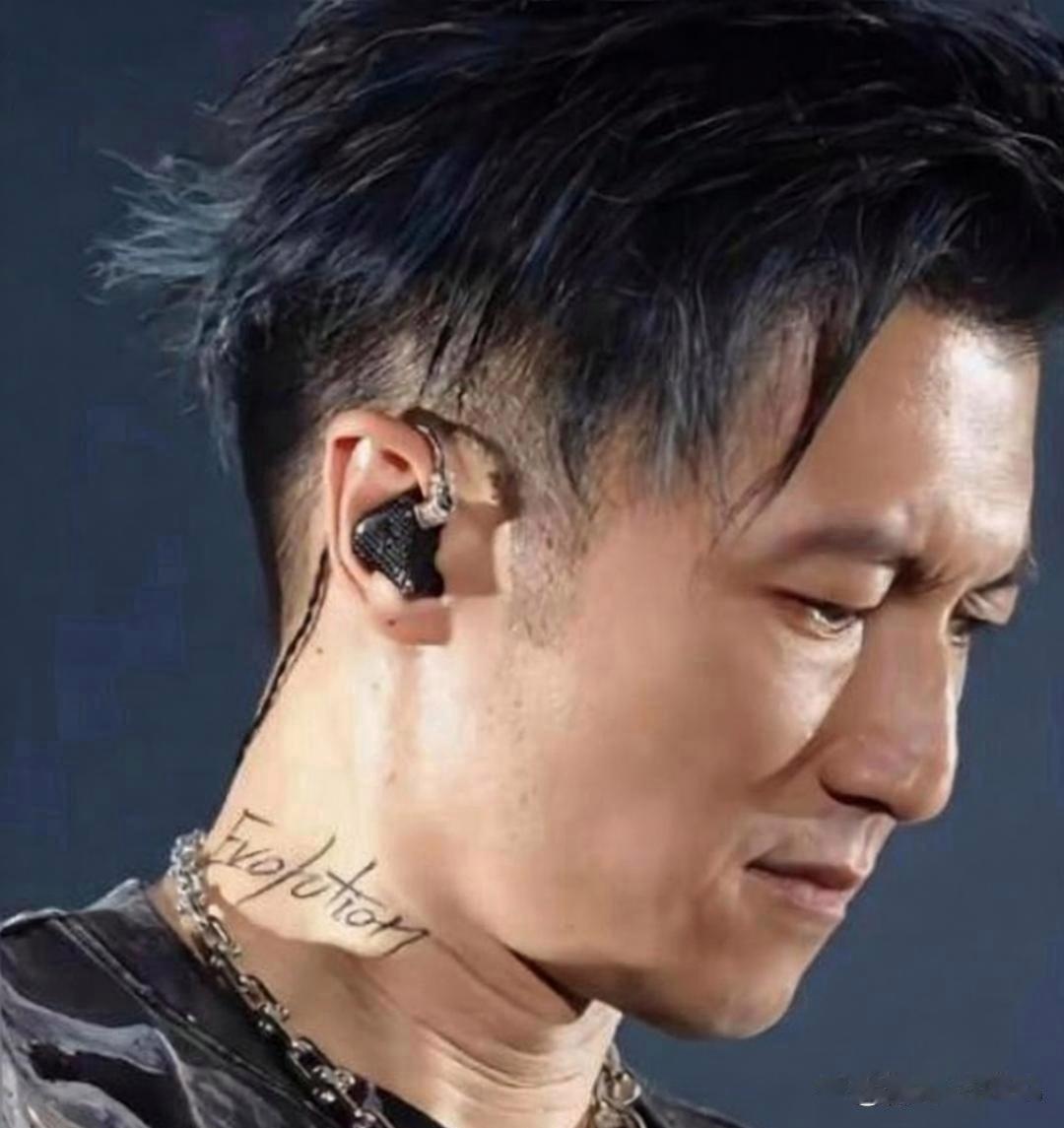 谢霆锋难再结婚，原因挺简单。不是年纪大，不是有俩儿子，也不是王菲不想要名分。