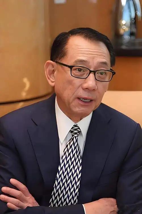 欠债166亿，换别家公司，艺人早跑光了，但英皇的顶流们反而更加团结，所有人一起扛