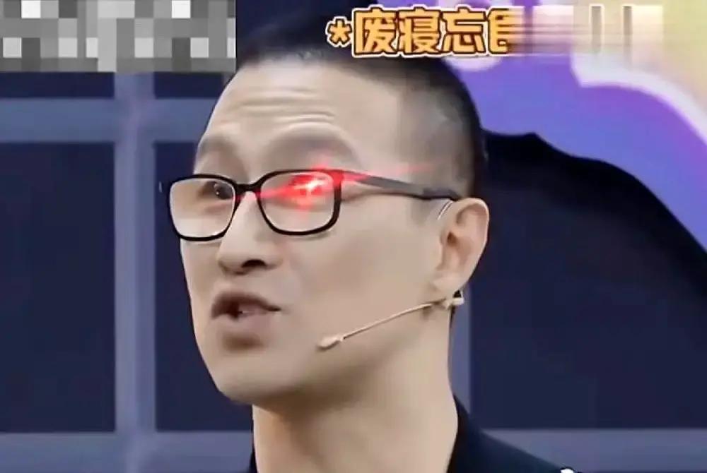 章子怡半夜五点刷开蚌直播，我跟着点进去也上头。主播拿刀一撬，蚌壳啪一声，弹幕