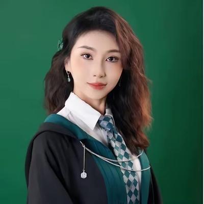 裴轶的事，有网友说太“上纲上线”，人家进北理工“流程合规、程序合法”，不过是在群