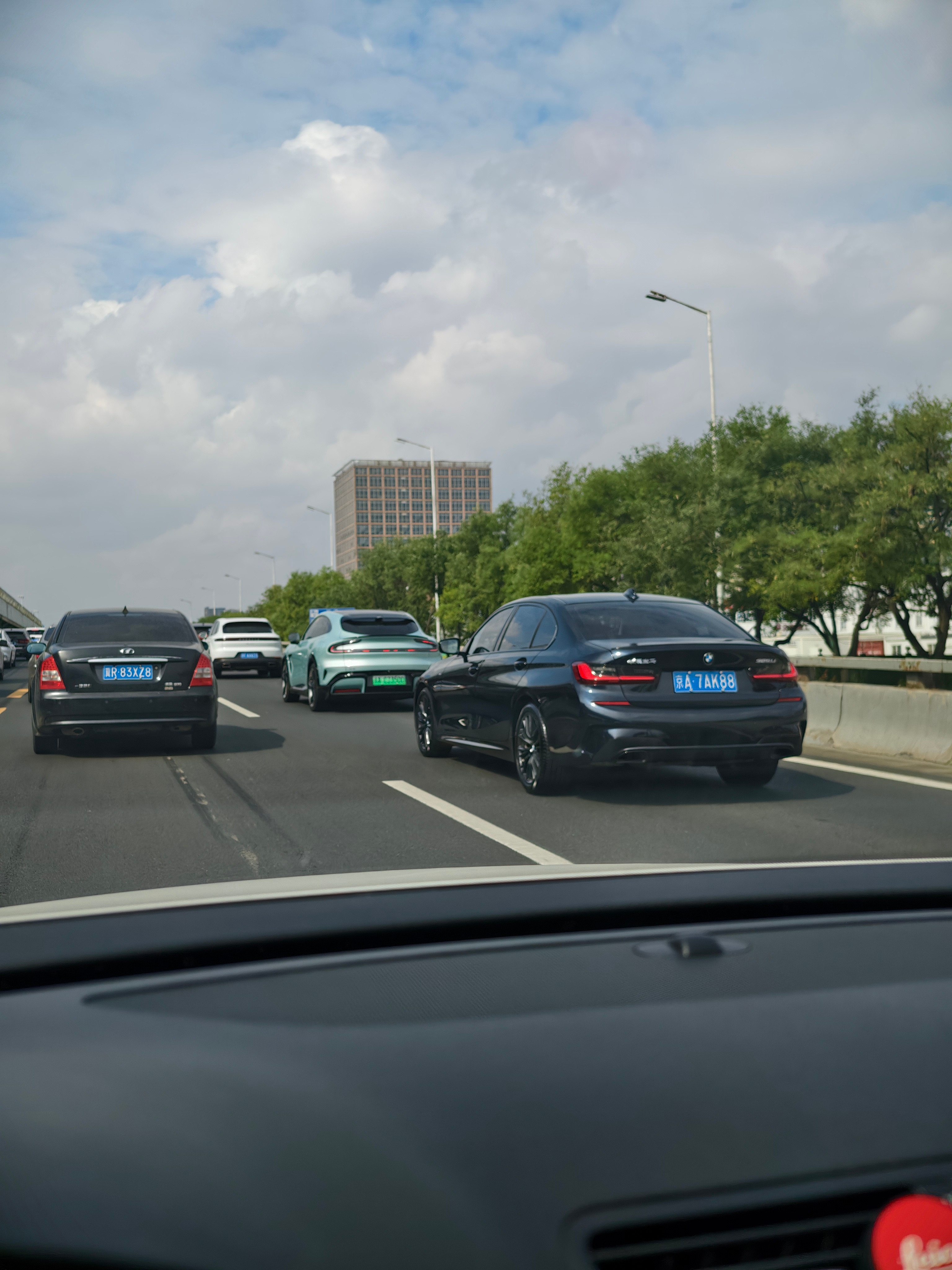 这绿牌法拉利，选的颜色可真不错[doge]你的下一台车​​​