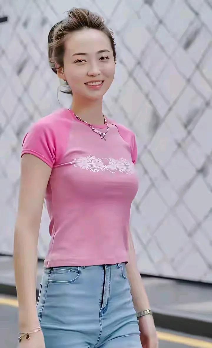 恒大歌舞团团长白珊珊，许家印的得力助手。