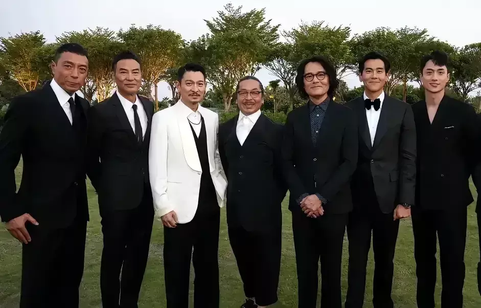 刘德华真的太有气质了，c位的那是谁？