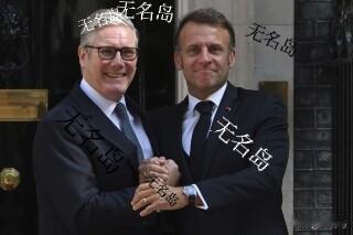 英法传来消息4月18日，英国首相斯塔默在巴黎放话说，英法两国要牵头搞一个“国际