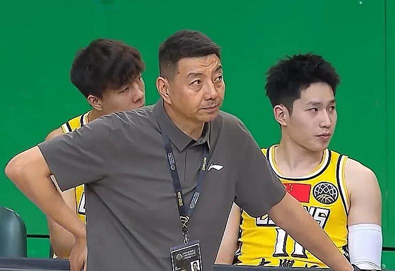 广厦俱乐部创造历史！CBA总冠军浙江广厦队，在刚刚结束的亚