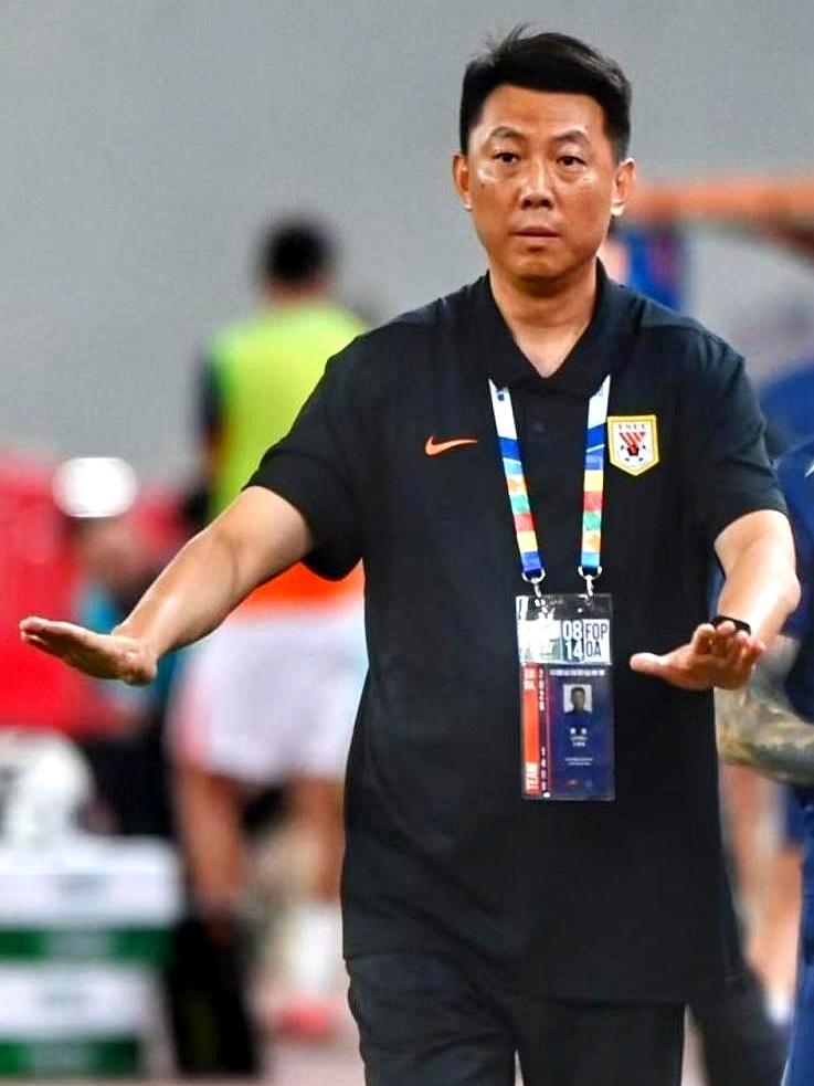 一声“潜伏”，把泰山对海港的赛前发布会点成了谍战味。唐田话音刚落，评论区就开盘