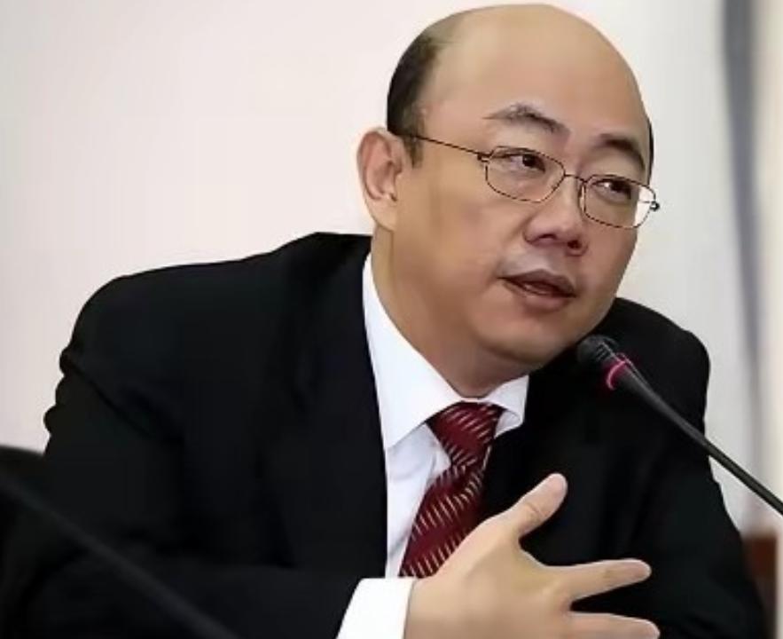 近日,台湾时事评论员郭正亮说:我发现同样是外国军舰擅闯南海,中国对日本的的态度和
