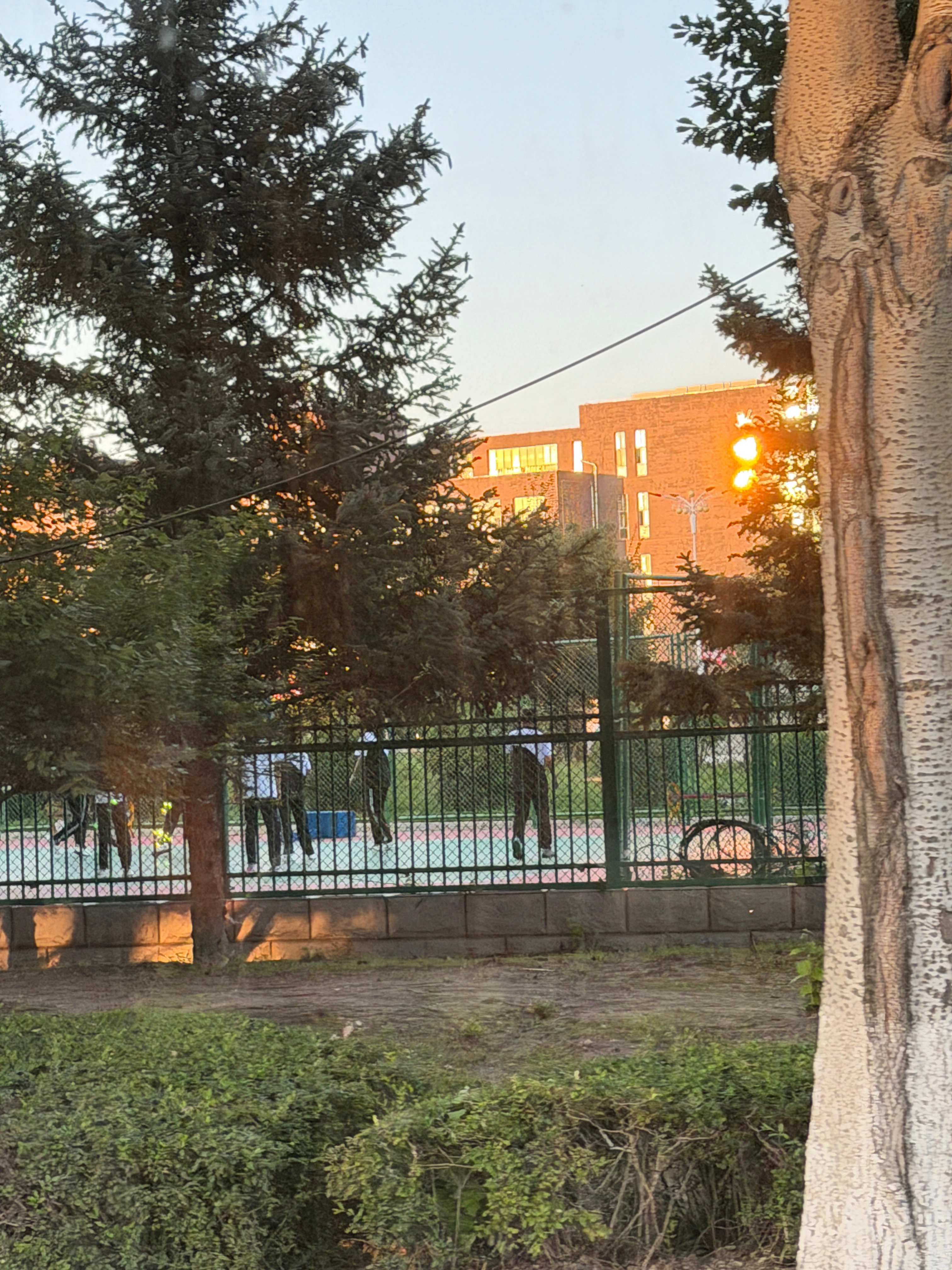 还有6天我就要出发去大学了我真的很恍惚高考已经过去两个月二十天了吗今天路过了母校我真的很恍惚仿佛每天