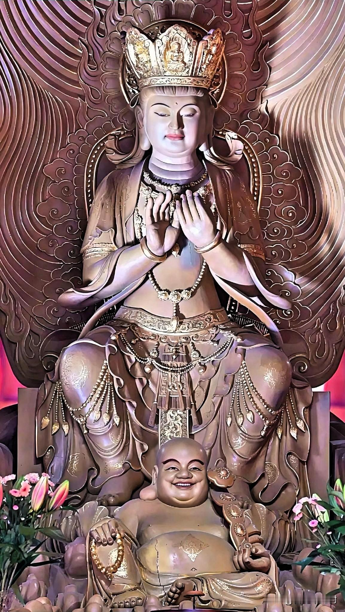 一尊佛像，两个模样：原来我们拜的弥勒，藏着中国人最深的处世智慧很多人逛寺庙