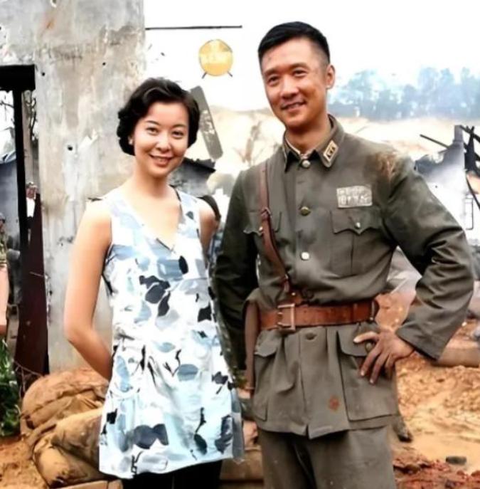 同居9年，黄志忠求了无数次婚，甚至父亲病重时红着眼求她假扮儿媳，柯蓝都拒绝了。不