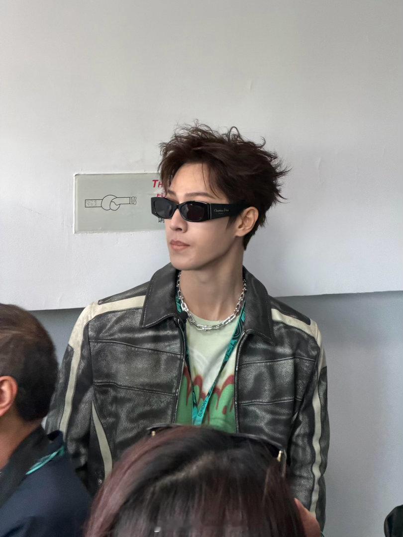 没人看完跑男能不爱李昀锐跑男看下来确实很难不喜欢他。有体力有脑子，玩游戏认真，