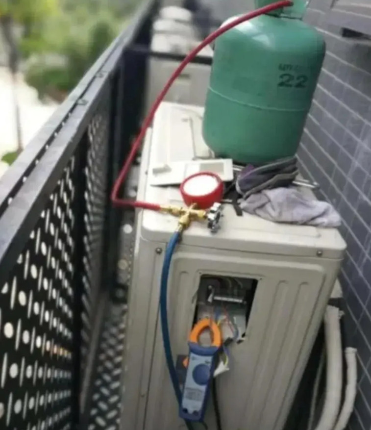 知道为什么空调加氟突然这么贵吗？不是因为氟利昂稀缺，是因为你不懂。空调加
