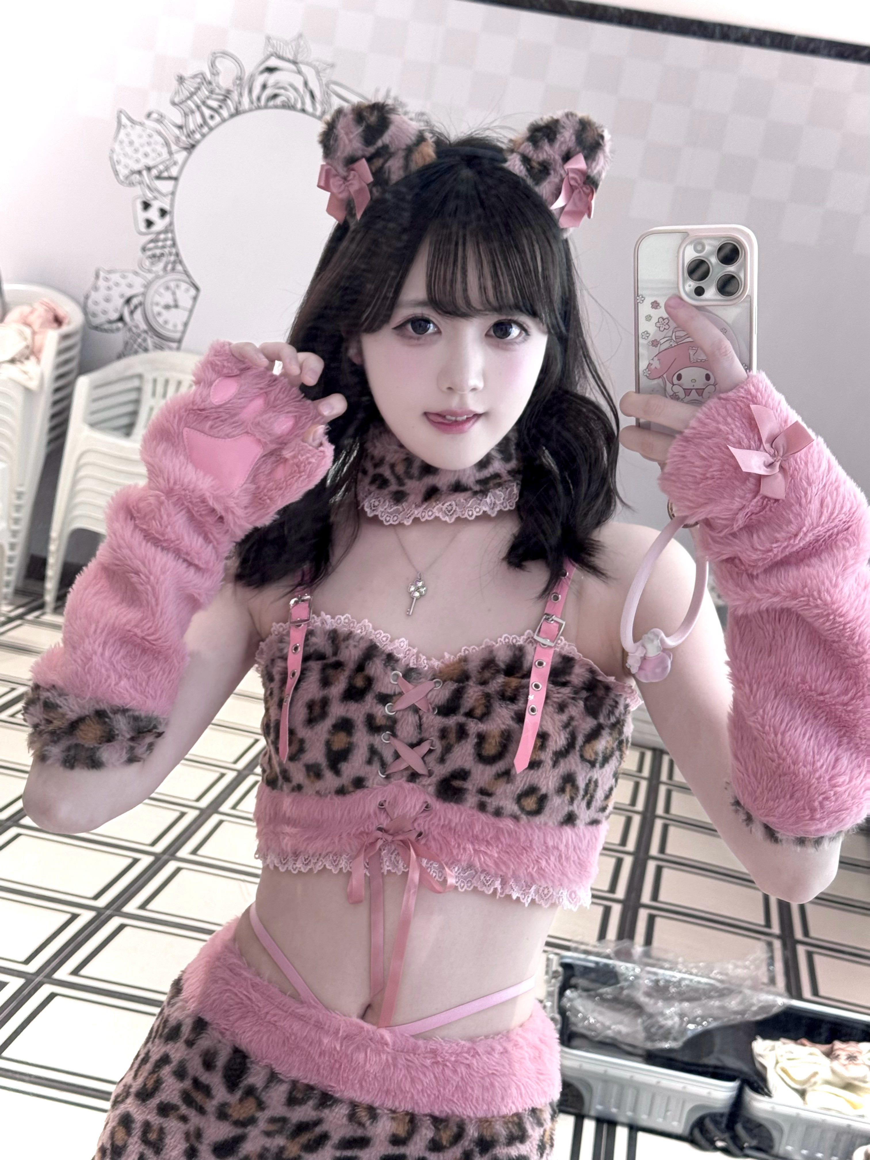 因为很懒所以点满了宅属性>□<