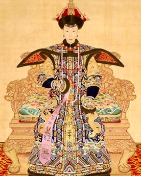 1756年，29岁令妃生下第一个孩子后，还未出月子，乾隆就迫不及待地宠幸她，此后