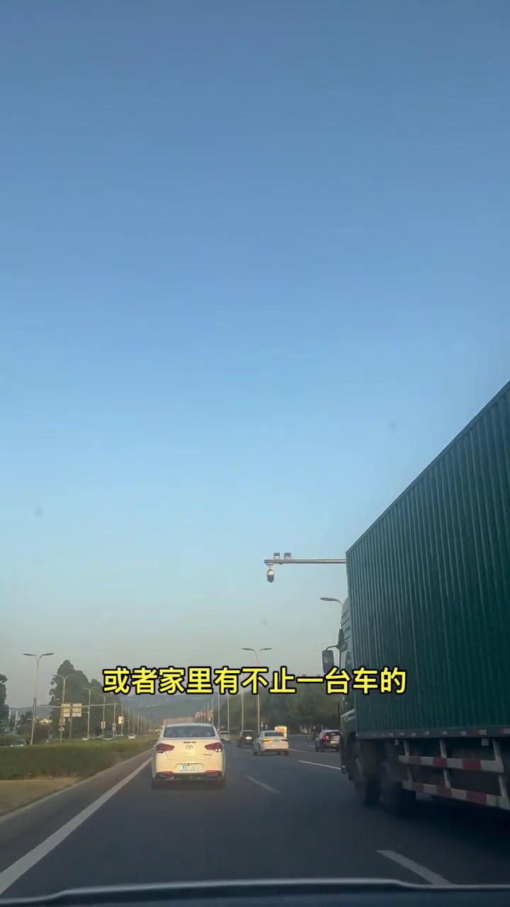 讨厌电车的就两种人，一种是没开过电车的，一种是压根没车的。真正的电车车主或者家里