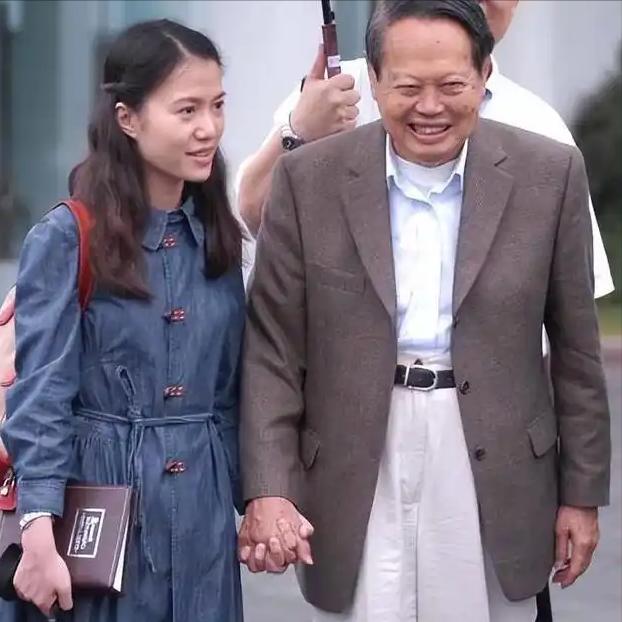 看到一条消息:清华大学聘用了翁帆,我觉得这个安排是合适的这话简直是废话文学