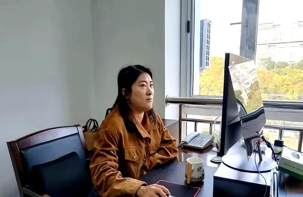 真没想到！全运会才结束4天，袁琦琦就穿着运动服去残联报到了。原来她叔叔就