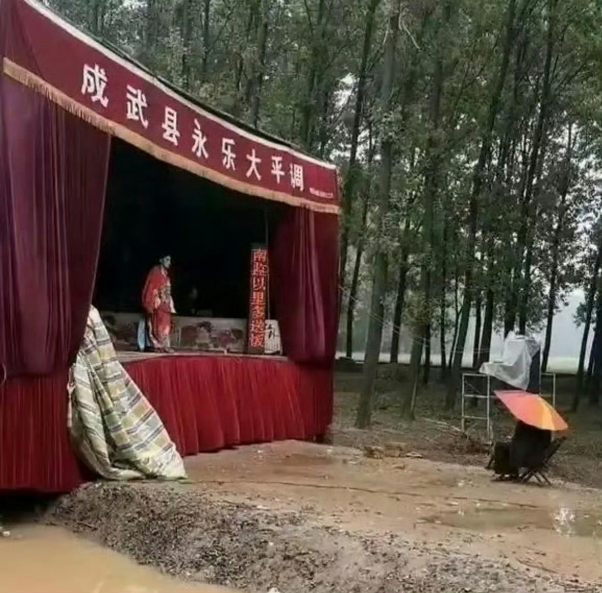 不懂就问为啥没人看也要唱