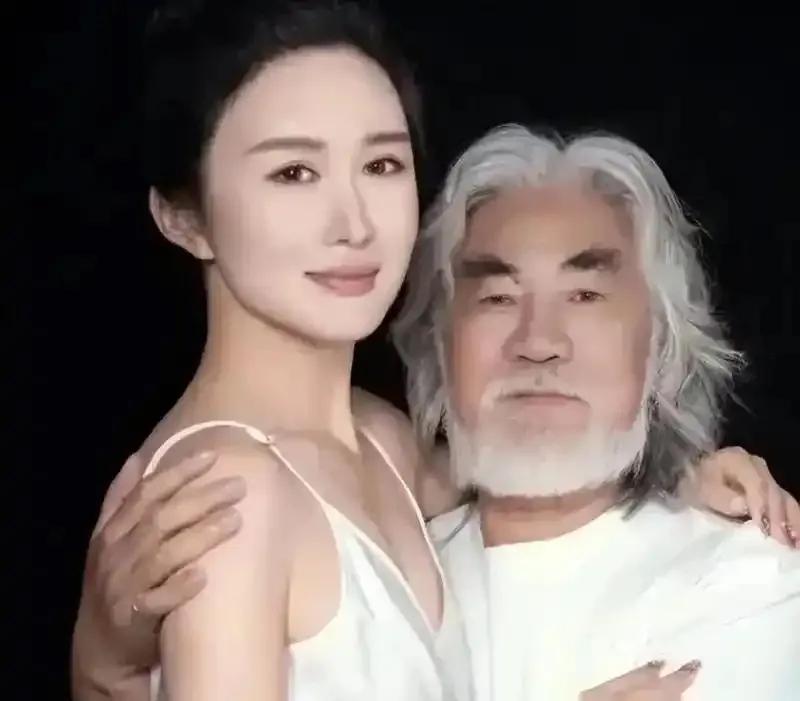 这俩夫妻也太双标了，老夫少妻天天秀恩爱，网友给他们开个玩笑，你们就受不了，你的女