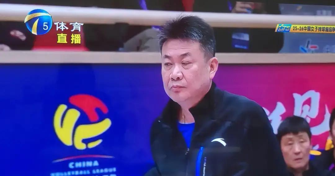 上海队三大外援轮番轰炸，却被天津一帮“孩子”打穿了防线。你没看错，天津队主